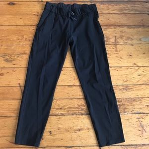 Lululemon Women’s On The Fly Pant size 6 EUC